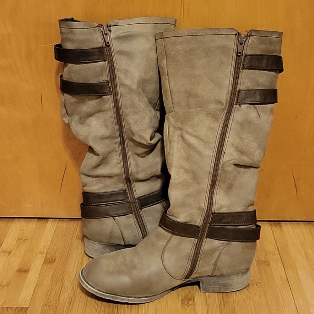 Boots - Picture 3 of 3